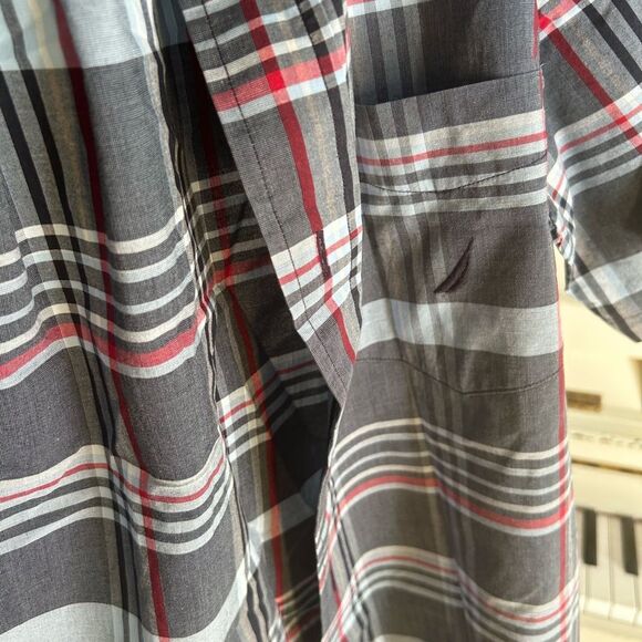 Nautica Men's Short Sleeve Plaid Shirt - Gray and Red Small - Picture 8 of 16